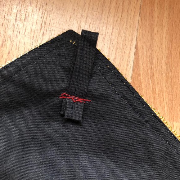 Wall-Hanging with Pockets - Picture 2 of 2